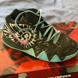 Kyle Irving shoe (used) good condition size 7mens